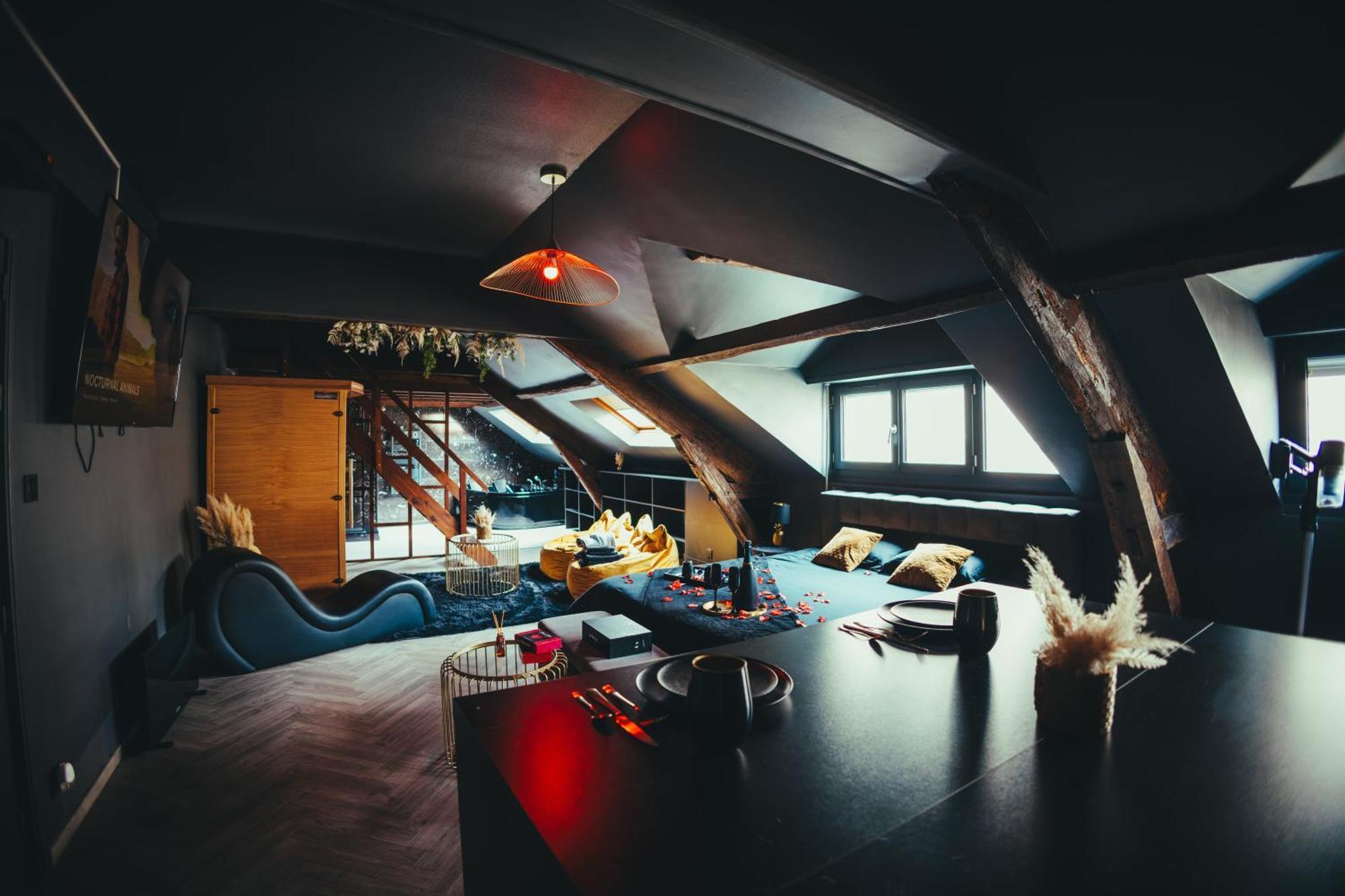 La Marble Room - Suite Balneo & Sauna อองเชร์ ภายนอก รูปภาพ