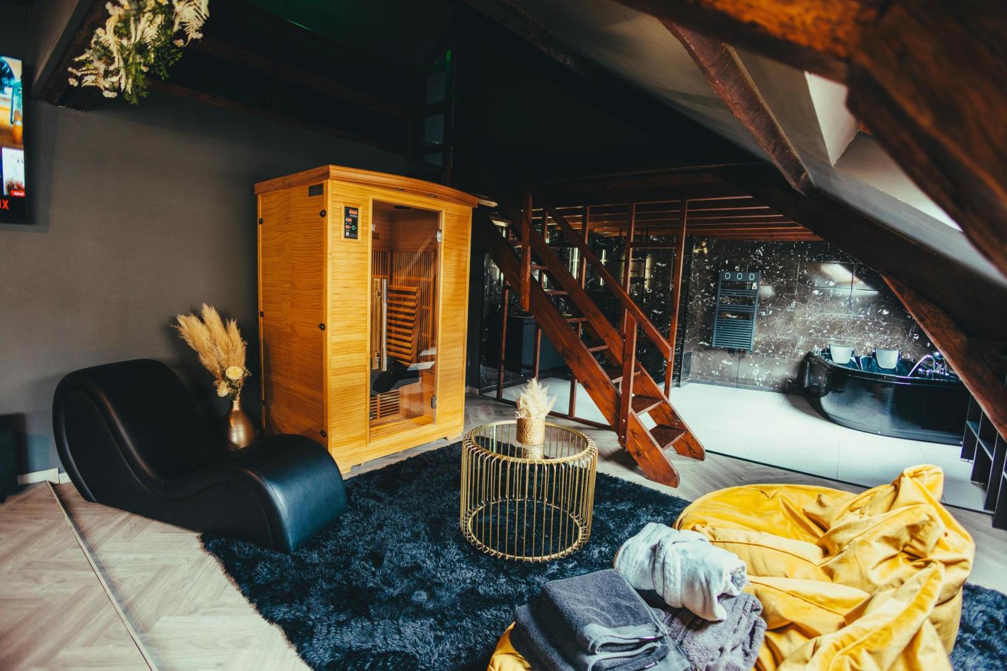 La Marble Room - Suite Balneo & Sauna อองเชร์ ภายนอก รูปภาพ