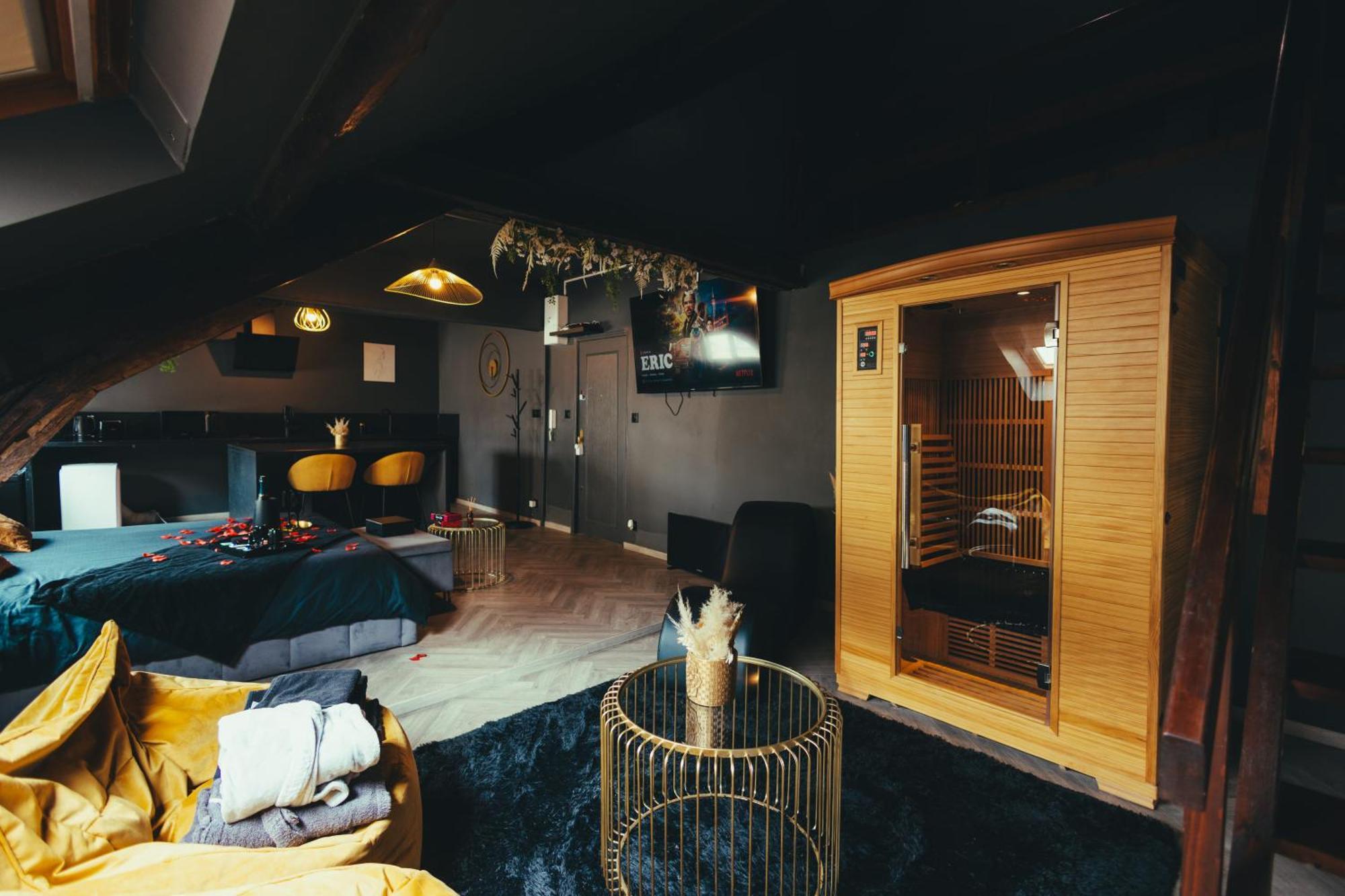 La Marble Room - Suite Balneo & Sauna อองเชร์ ภายนอก รูปภาพ