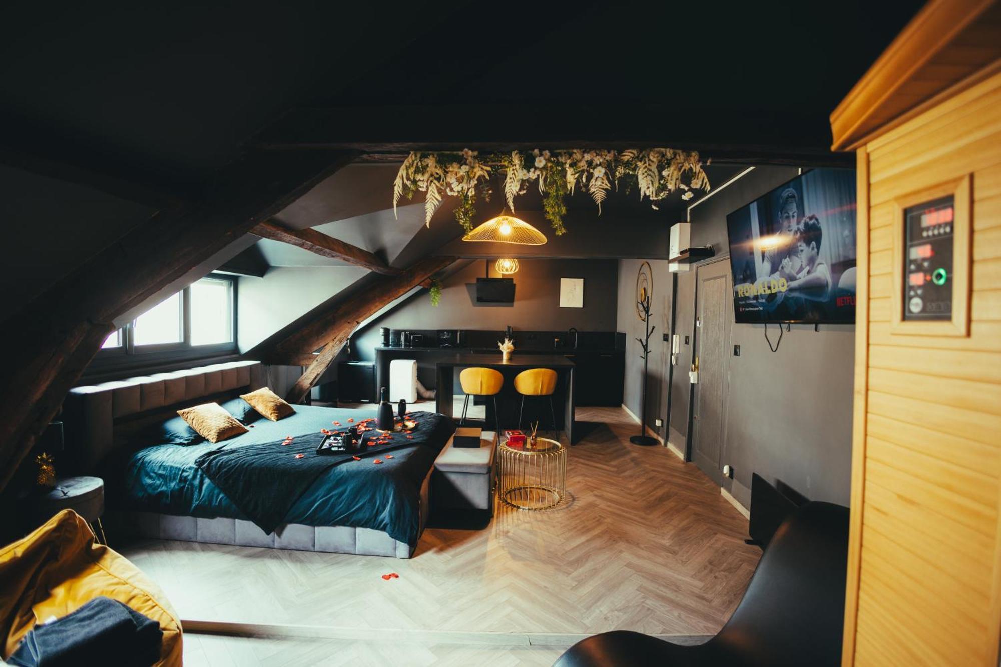 La Marble Room - Suite Balneo & Sauna อองเชร์ ภายนอก รูปภาพ