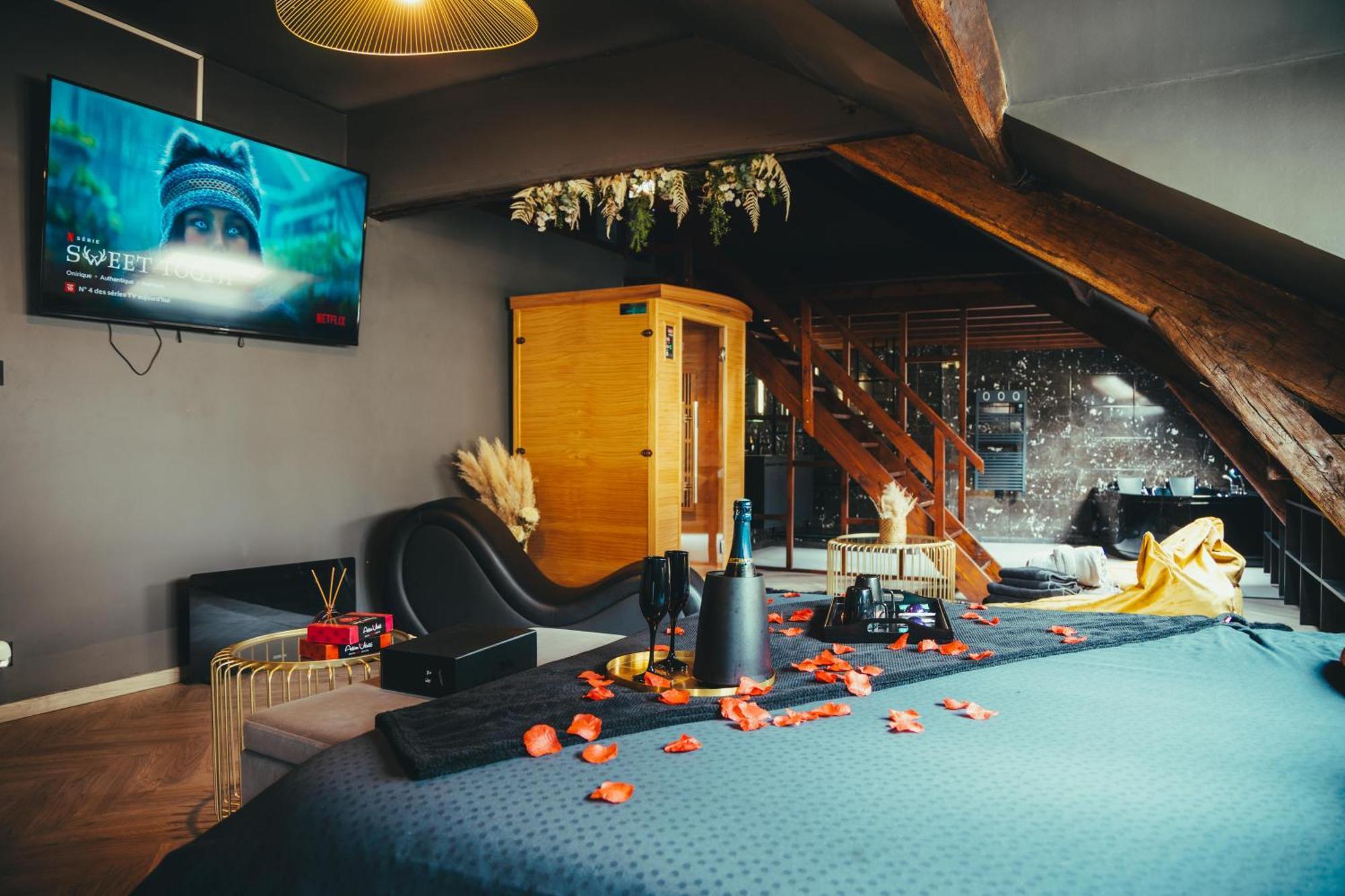 La Marble Room - Suite Balneo & Sauna อองเชร์ ภายนอก รูปภาพ
