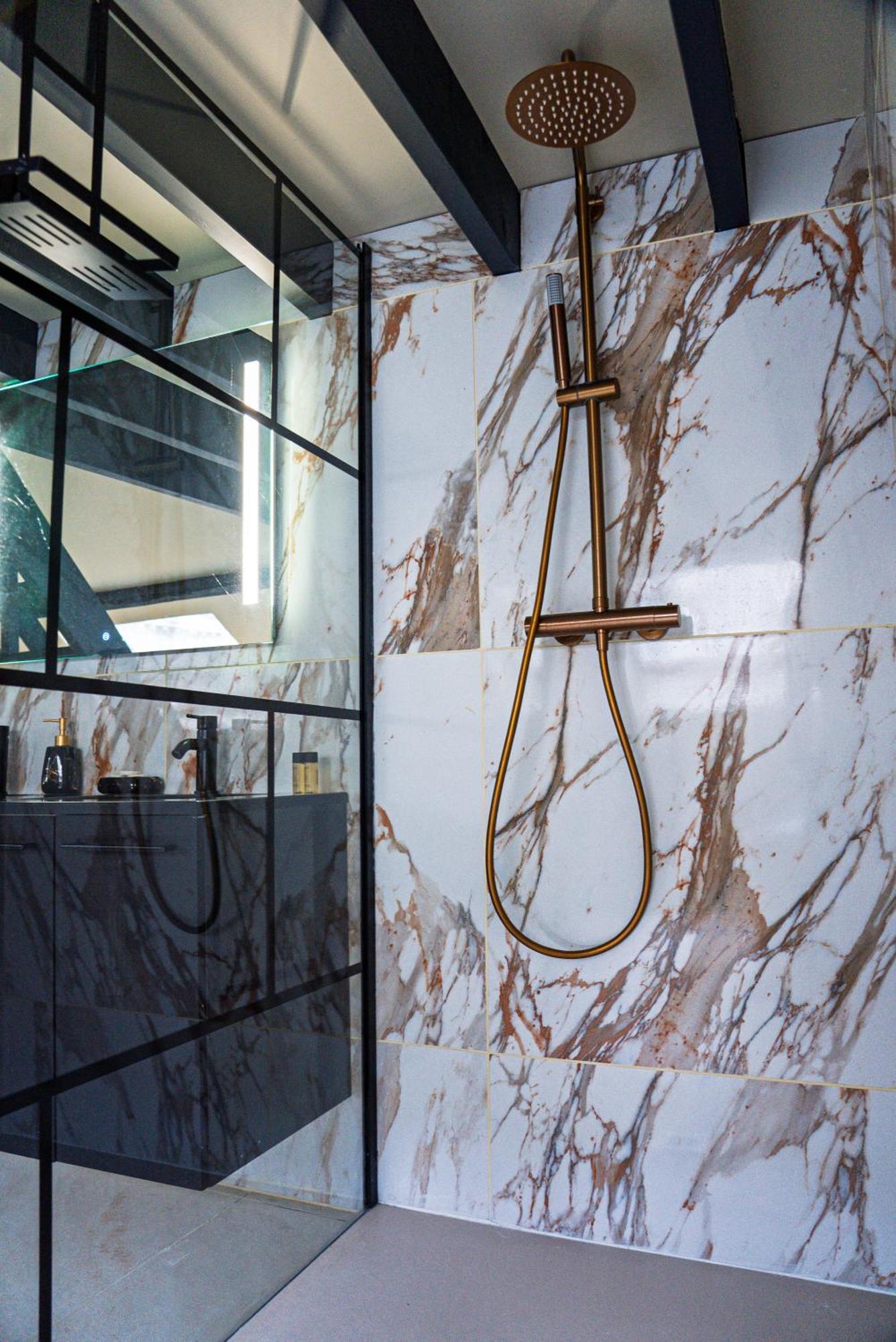 La Marble Room - Suite Balneo & Sauna อองเชร์ ภายนอก รูปภาพ