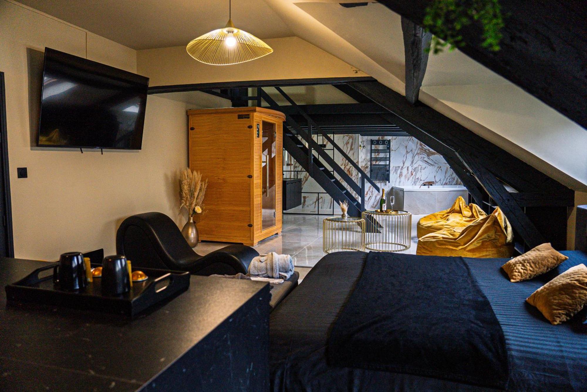 La Marble Room - Suite Balneo & Sauna อองเชร์ ภายนอก รูปภาพ